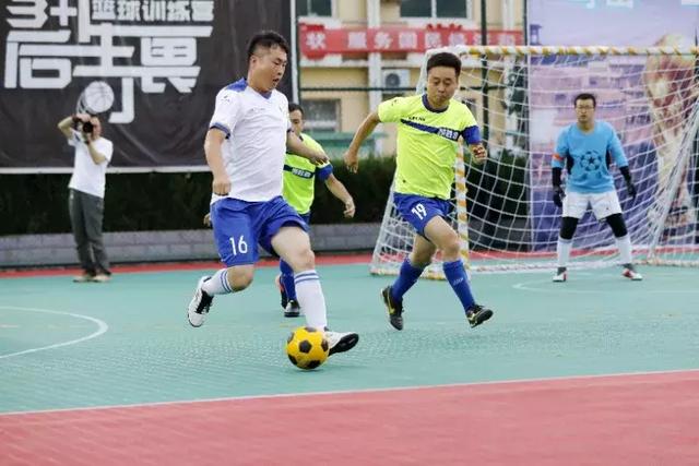 周琦21+17胡金秋伤退 广东再胜广厦总比分2-0