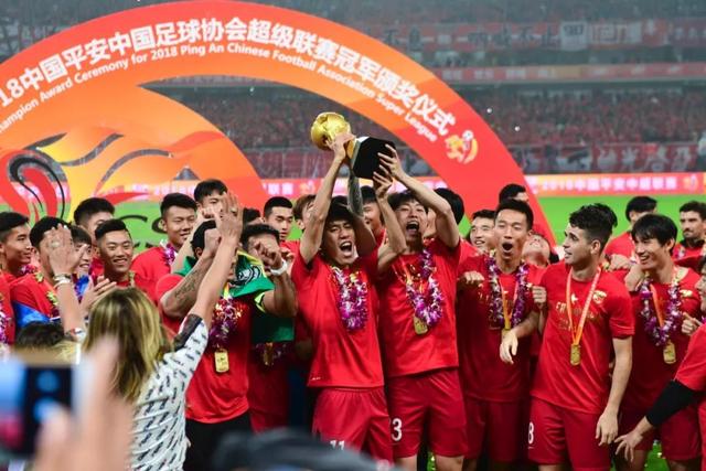 巴萨再次祝贺梅西八夺金球：我们非常爱你，里奥